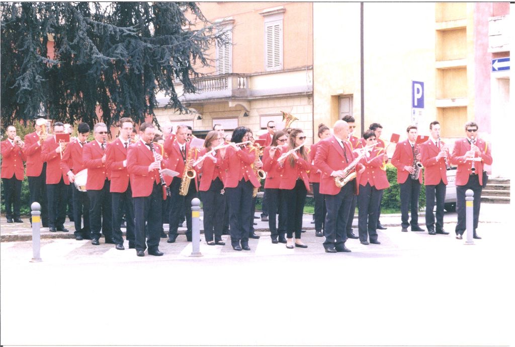 Banda di Minerbio che suona in piazza